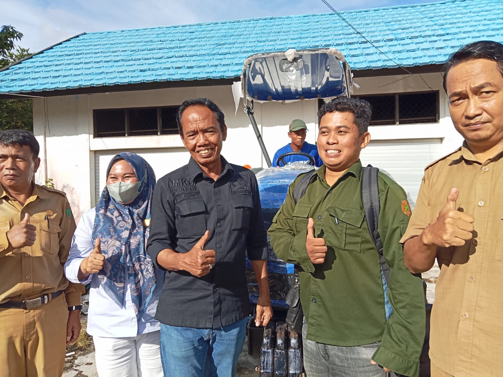 Program Aspirasi Pakde Bambang Purwanto Serahkan Bantuan Alsintan Di